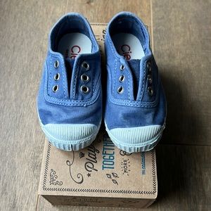 EUC Cienta toddler shoe size 21.  Lavanda/blue color